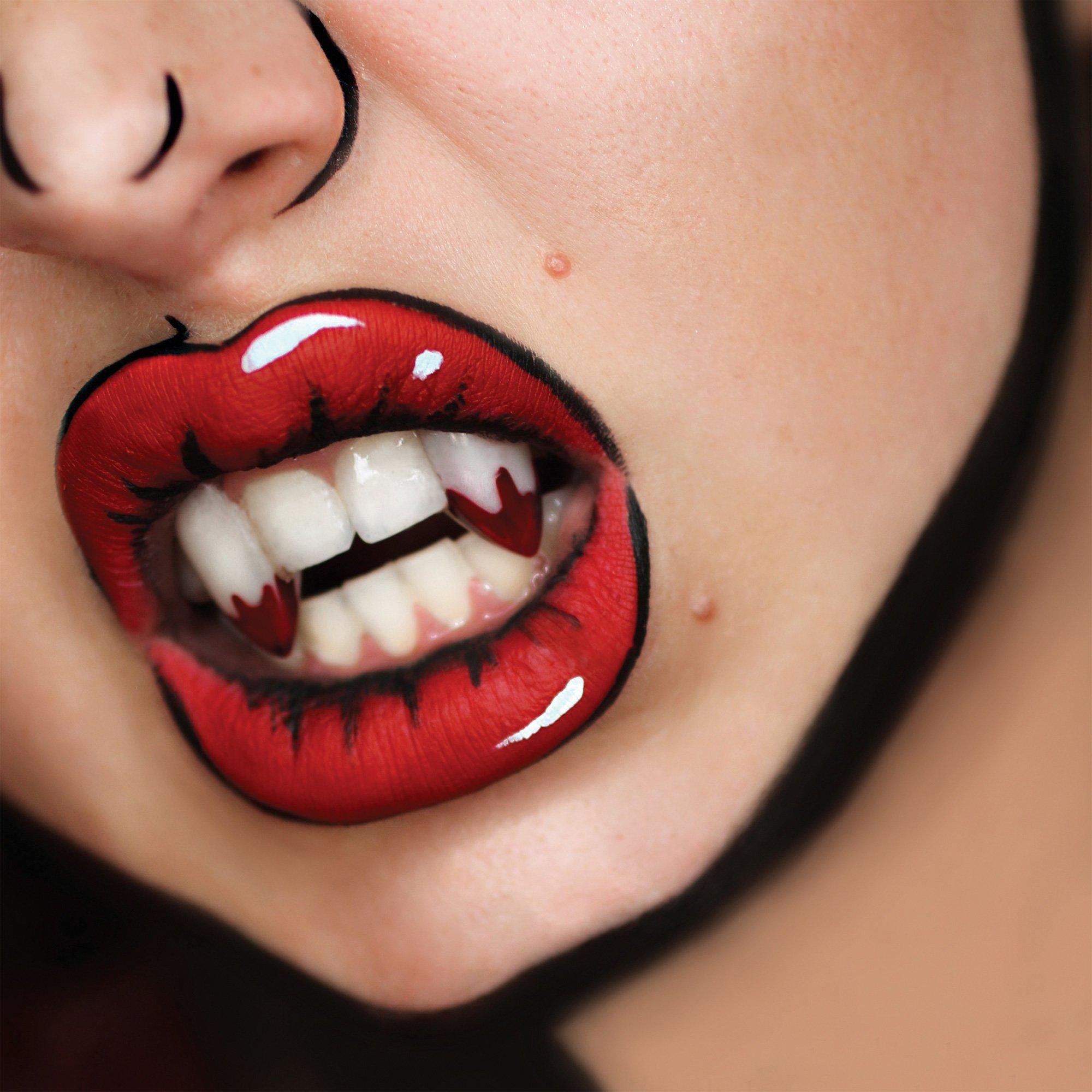 Scarecrow? Classic Deluxe Blood Tip Vampire Fang Set. 18mm. 2pc